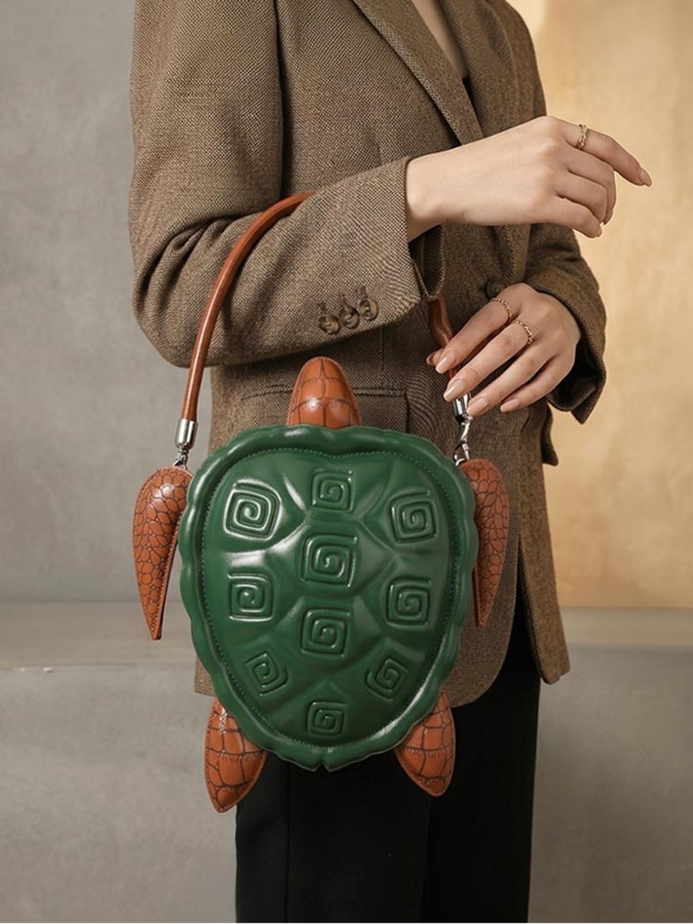 Green Turtle-Shaped Women’s Handbag with Brown Accents